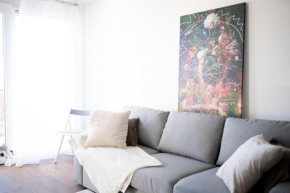 W Design Apartments with Balcony & Free Parking